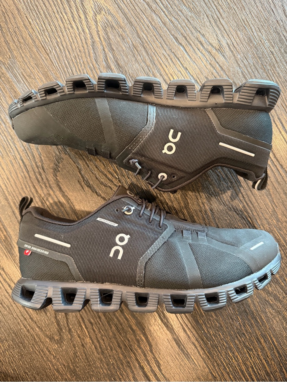 On Cloud 6 Waterproof Mens Size 7.5 Triple Black Running Shoes